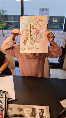 Présentation de l'œuvre d'Althéa, artiste d'un jour, multi couleurs